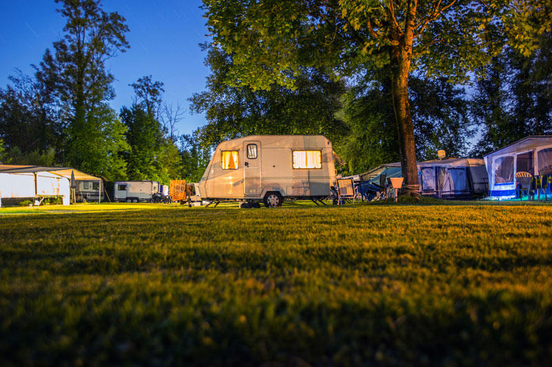 Fifth Wheels VS. Travel Trailers